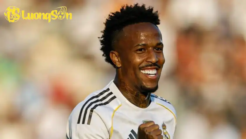 Militao trở lại sau chấn thương dây chằng và nhận được nhiều đề nghị chuyển nhượng