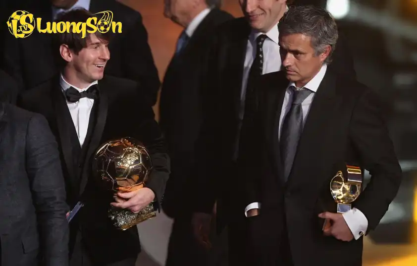 Jose Mourinho thừa nhận Messi giúp ông có thêm nhiều kinh nghiệm cầm quân