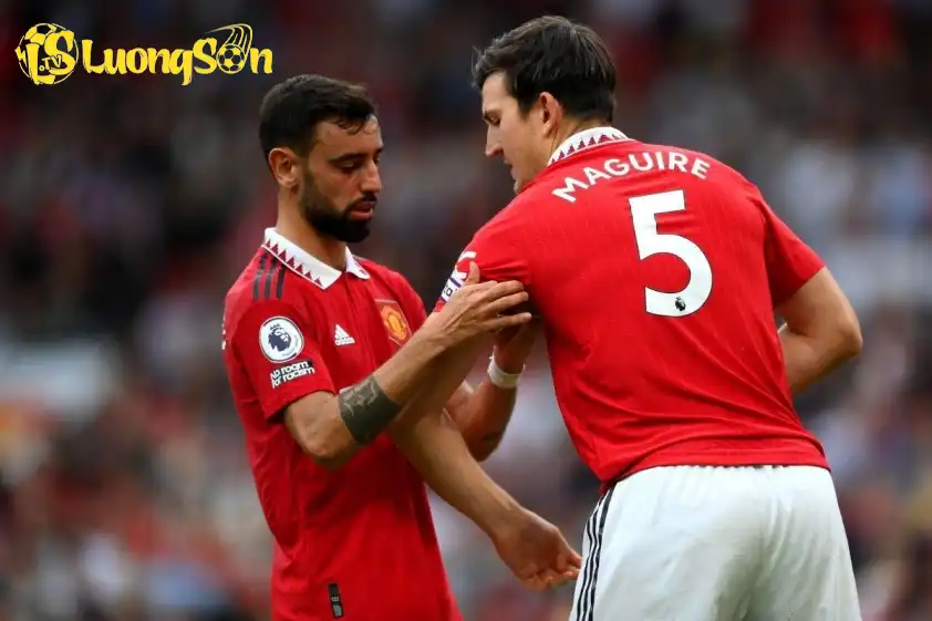 Maguire khuyên các cầu thủ nên học theo 'tinh thần thép' của Bruno Fernandes (Ảnh: AFP). Maguire khuyên các cầu thủ nên học theo 'tinh thần thép' của Bruno Fernandes (Ảnh: AFP).